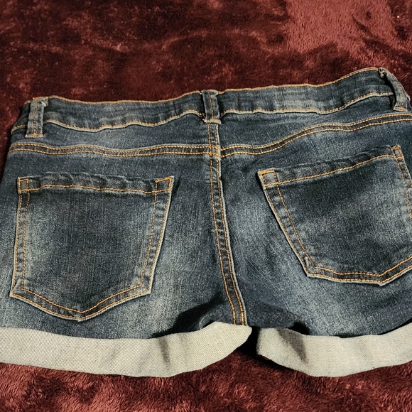 ARDENE SHORTS - Picture 2 of 3